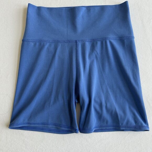 VUORI Clean Elevation Womens MEDIUM Shorty Blue BIKE SHORT 5” inseam - Picture 3 of 4